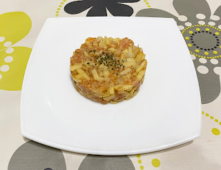 Salmon and apple tartar with mustard