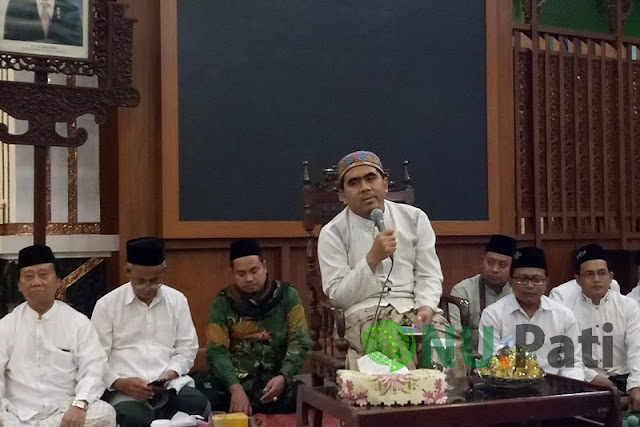 KH Abdul Ghofur Maimoen KH Abdul Ghofur Maimoen