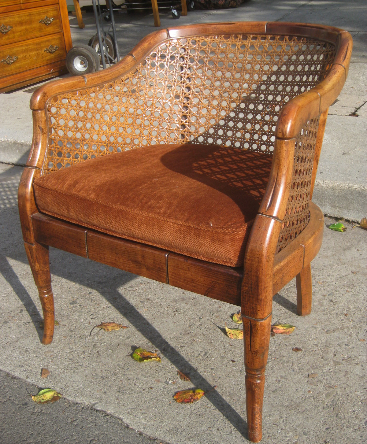 UHURU FURNITURE & COLLECTIBLES SOLD Occasional Chair 40