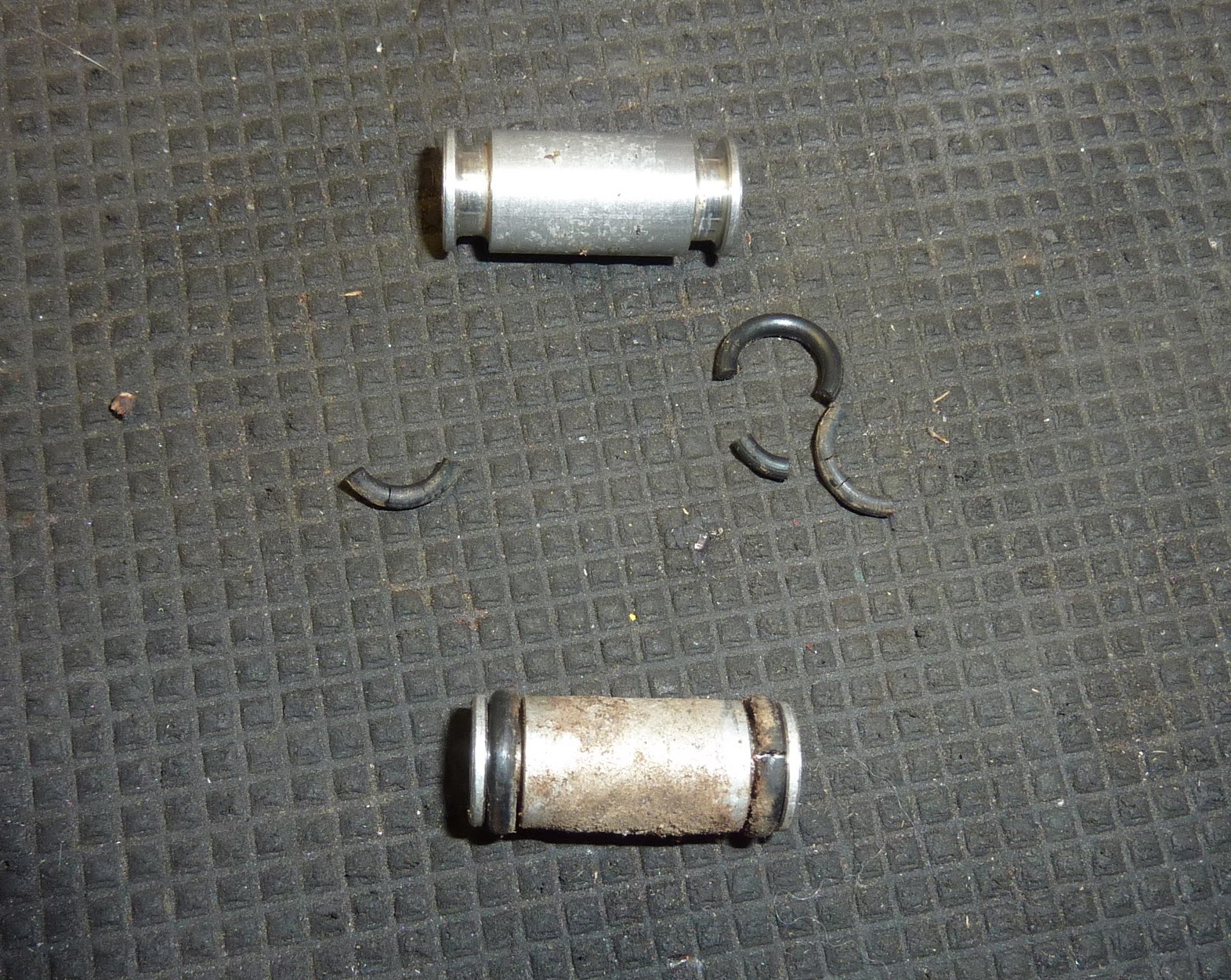 BikeTech7 GSX750 Cleaning the Carbs, Carbies or Carburettors.