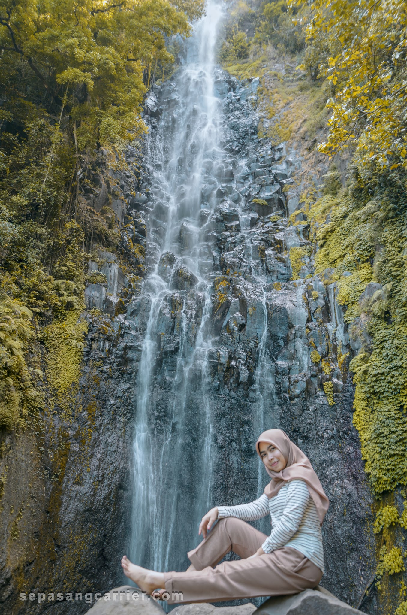 Wisata Air Terjun Ngleyangan Kediri Jawa Timur - SEPASANGCARRIER