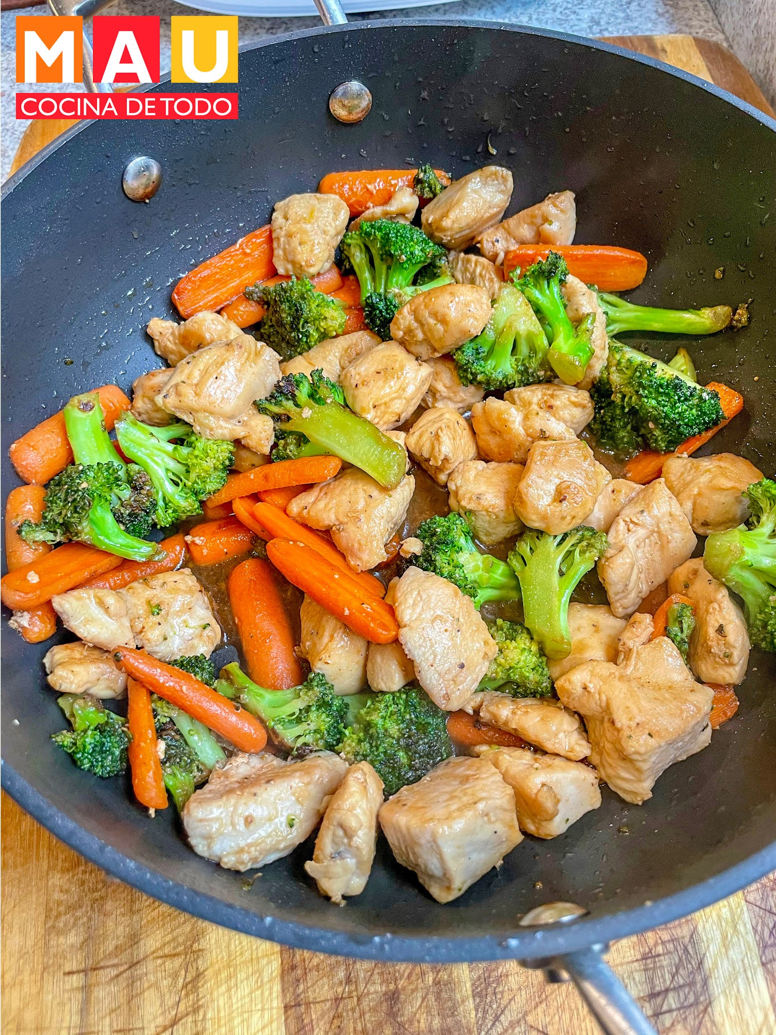 Stir Fry de Pollo con Brócoli y Zanahoria - Mau Cocina de todo
