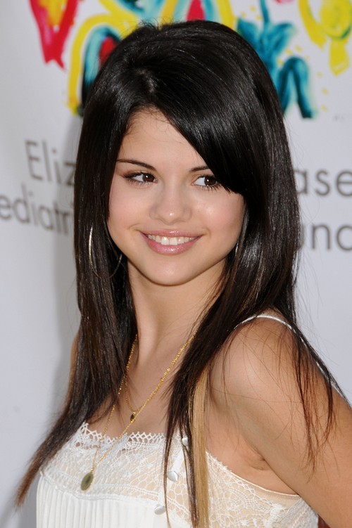 cute selena gomez hairstyle 