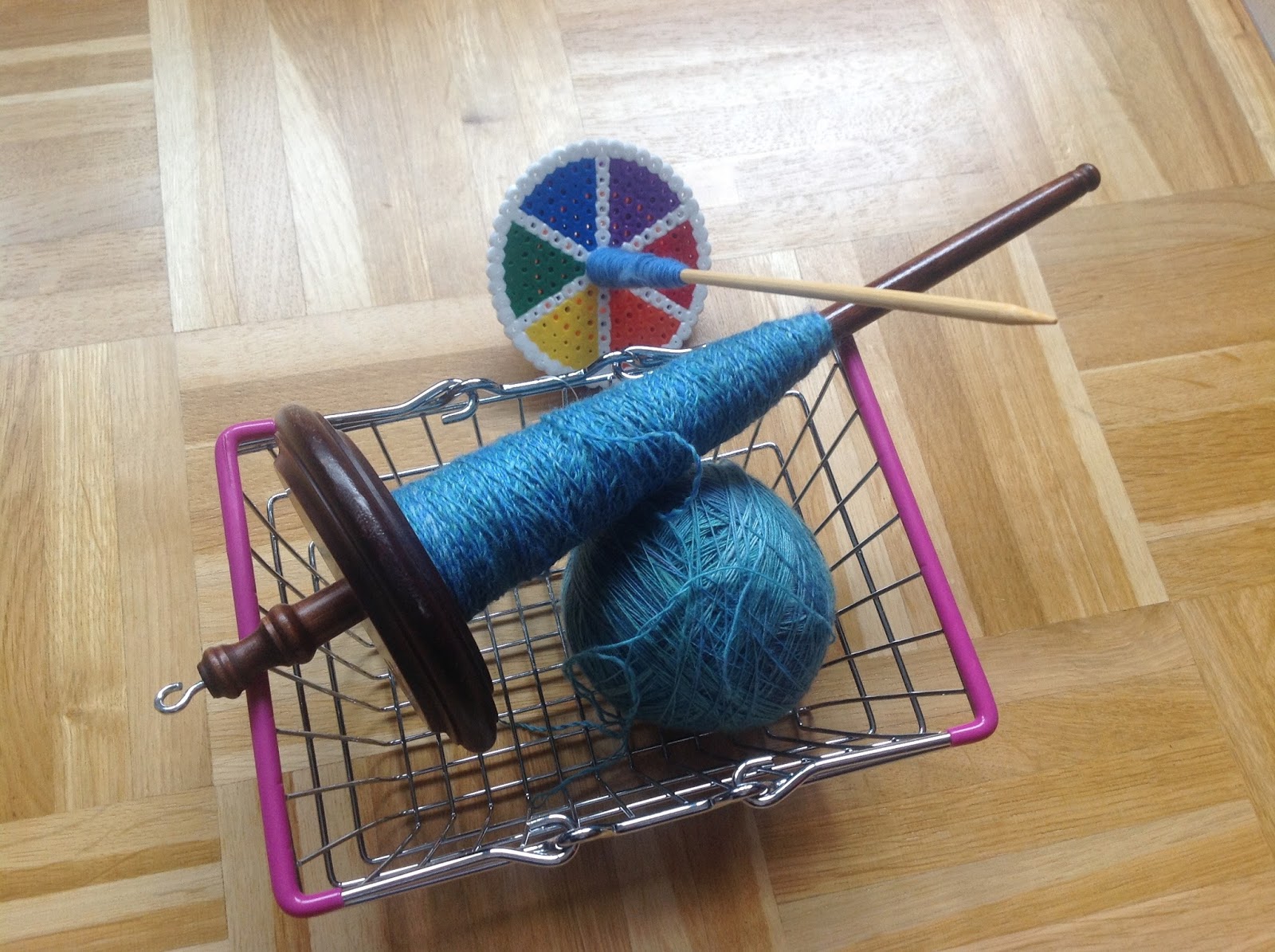 Heilige Gerechtigkeit solide spindel mit garn kreuzworträtsel