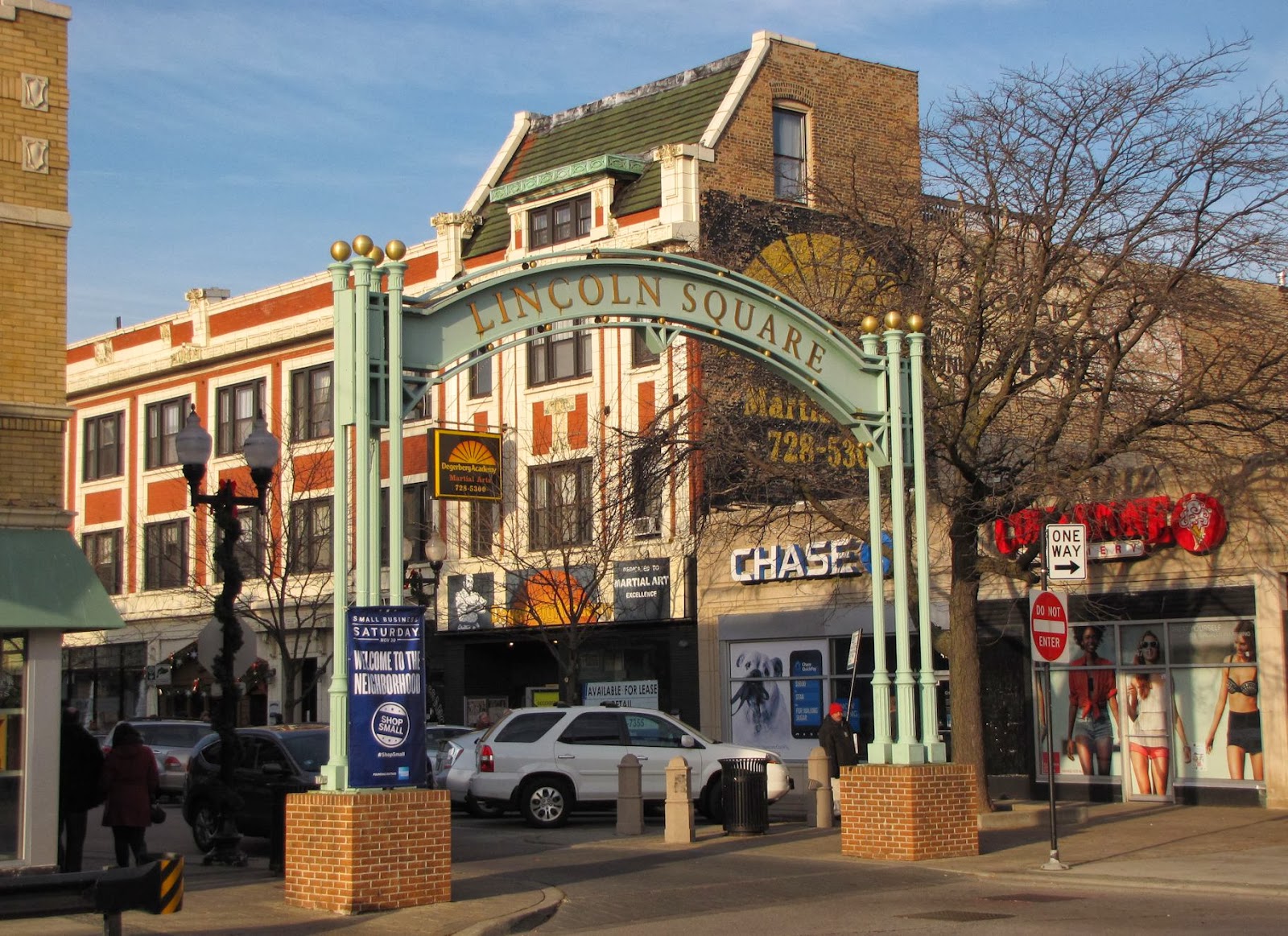 Femme Au Foyer Old And New Haunts In Lincoln Square Chicago