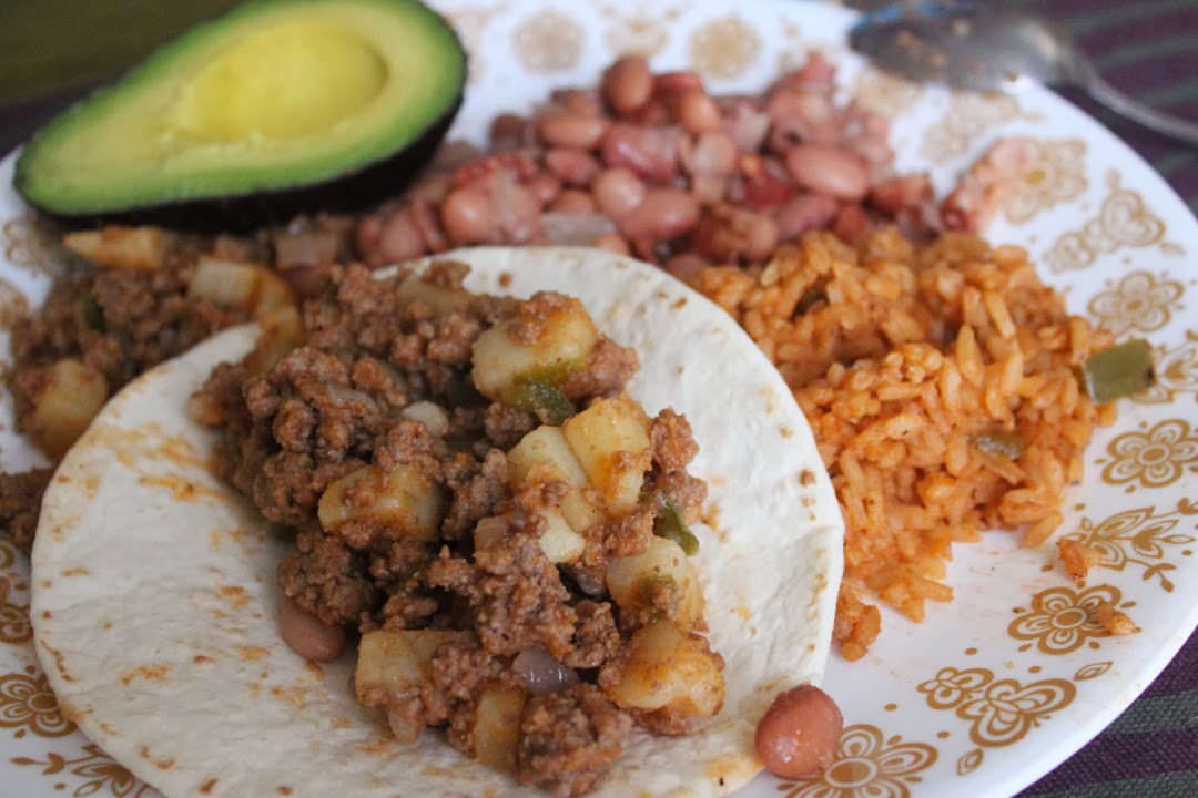 Hecho-a-Mari: Mmm Mmm Food