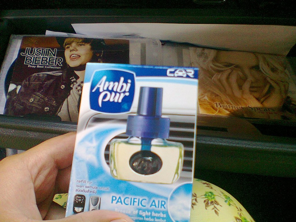 Secukup Rasa Garam GLADE VS. AMBI PUR D