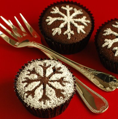 Catching snowflakes by christmas cupcakes