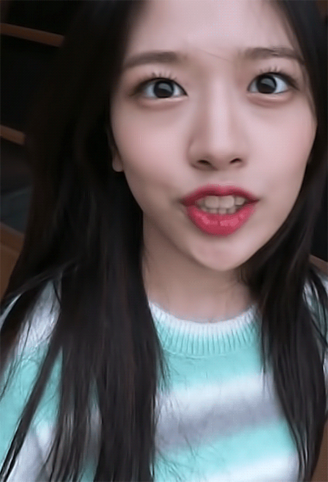 아이즈원> 신난 안유진 얼빡 미모