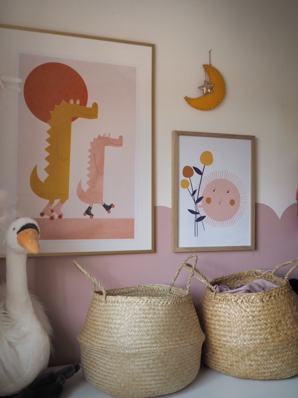 How to make a DIY moon and star decoration for a child's nursery using glitter felt. Easy craft project through which you can learn the blanket stitch
