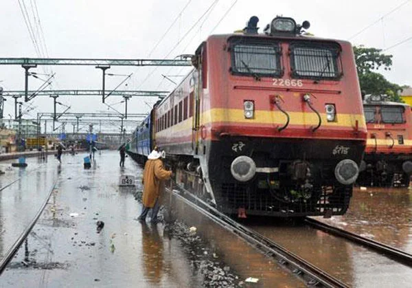 News, Thiruvananthapuram, Kerala, Train, Trending, 5 trains cancelled due to Heavy rain 