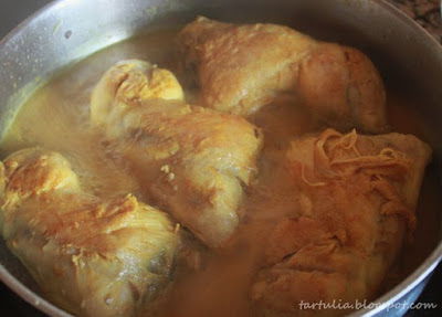  Pollo al curry con guarnición de frutas