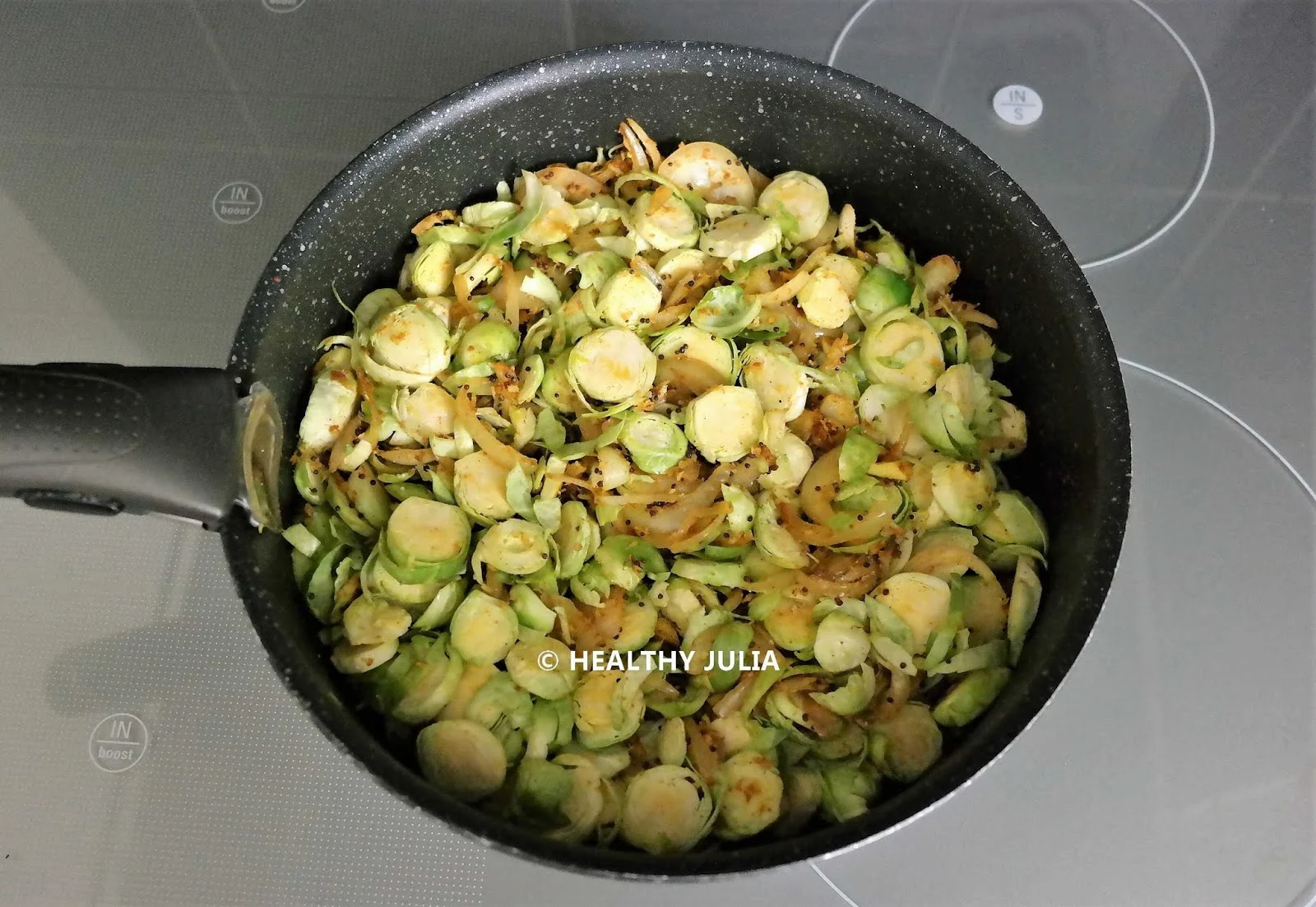 CHOUX DE BRUXELLES SAUTÉS À L'INDIENNE #VEGAN - Healthy Julia