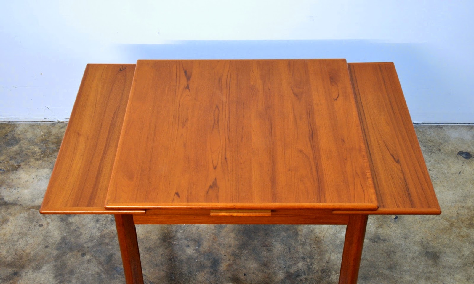 SELECT MODERN Danish Modern Teak Expandable Dining Room Table