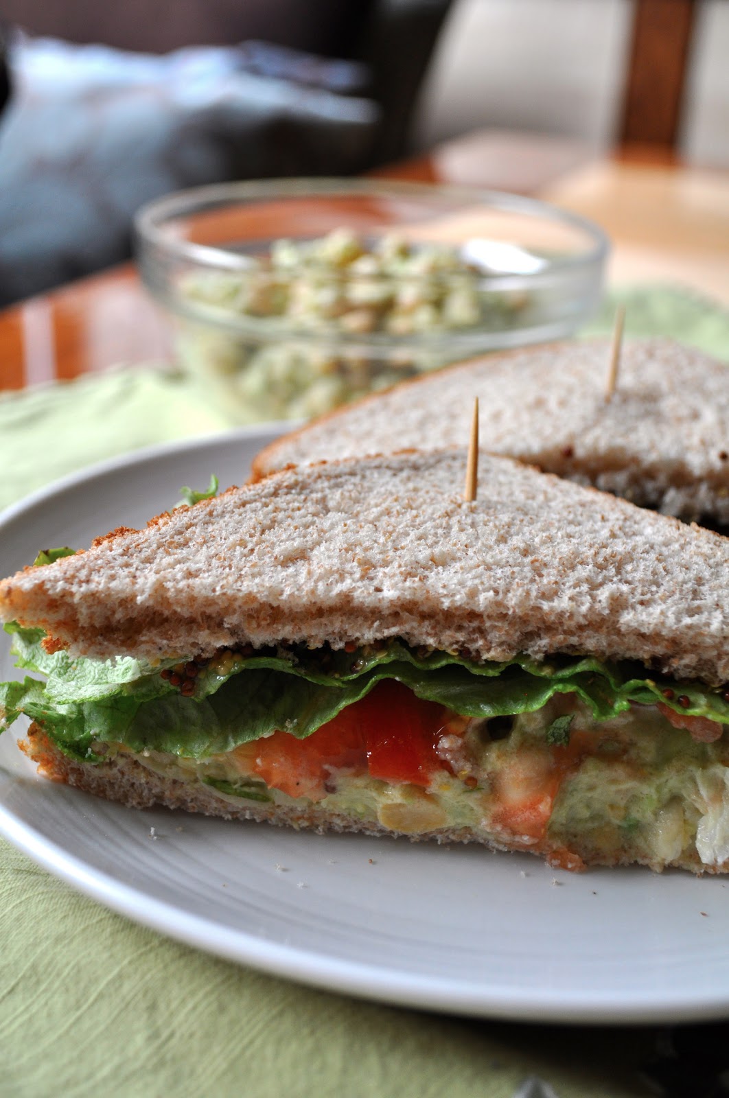 Healthy Like This: Recipe: Smashed Chickpea and Avocado Salad Sandwiches