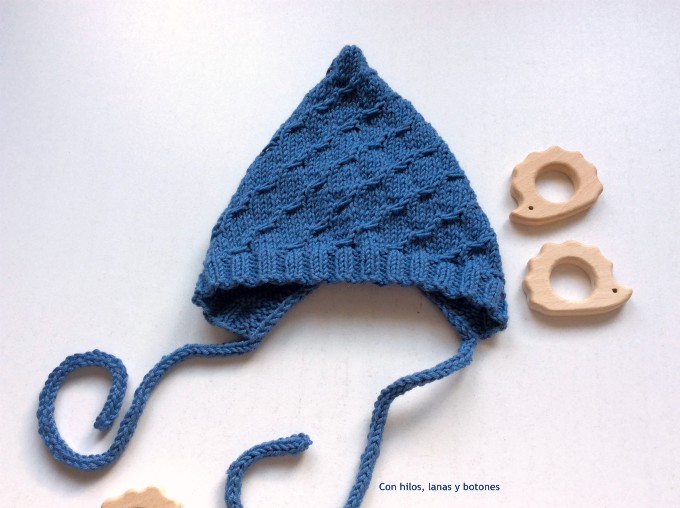 Con hilos, lanas y botones: DIY Capota pixie de punto para bebé (patrón gratis)