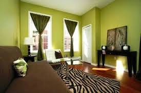 sala color marrón y verde