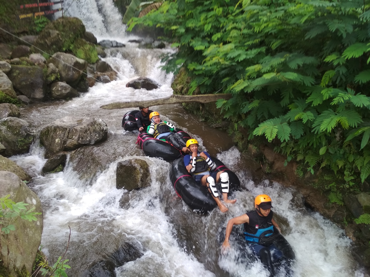 Paket Mini Rafting Jasa Outbound Tawangmangu Ice Breaking Fun Game Building Game