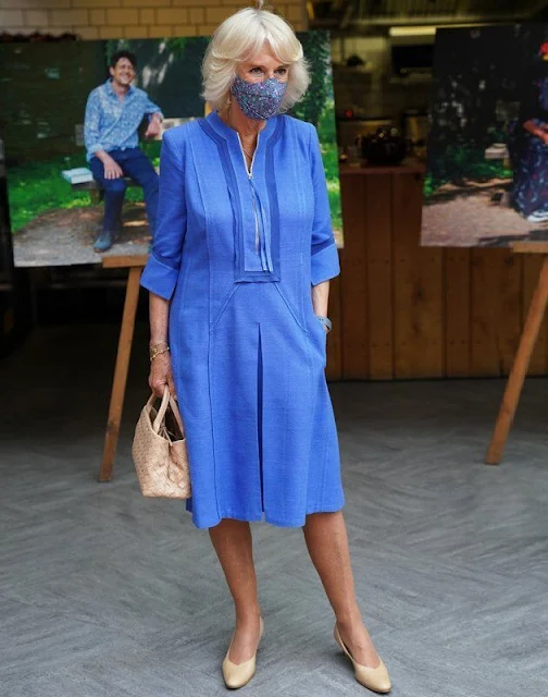 The Duchess of Cornwall visited Hay-on-Wye in Wales to celebrate the success of this year’s Hay Festival. The Duchess wore a blue cafan dress