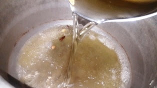 pour-sugar-syrup-to-the-ghee