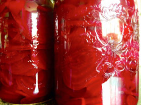 Marinuoti burokėliai, svogūnai su medumi Marinuoti burokėliai, svogūnai su medumi