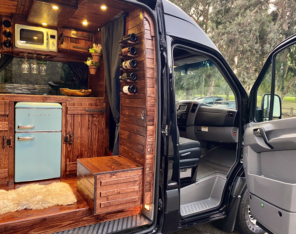 Tips for Hiring Luxury Van Rental in Los Angeles