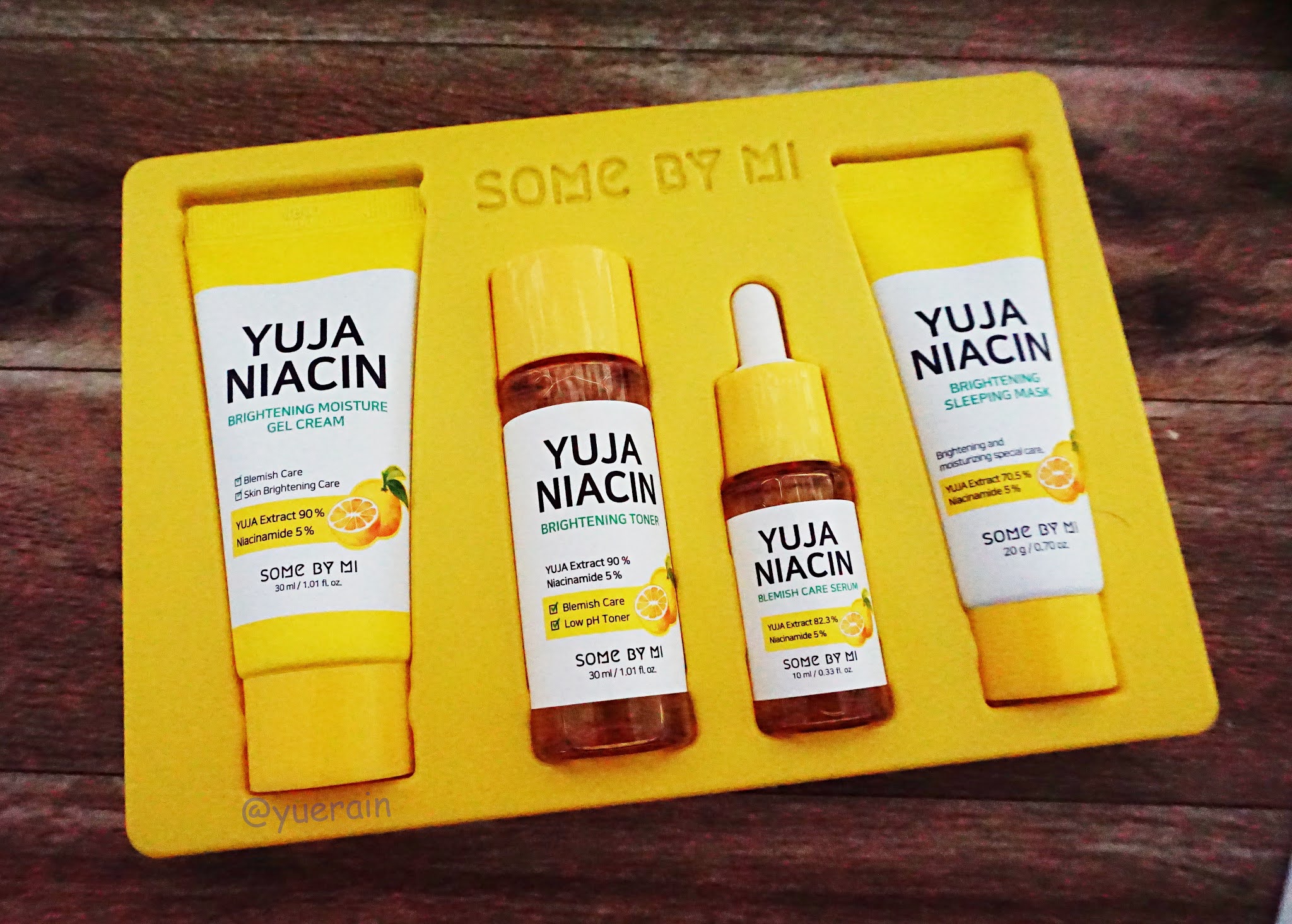 осветляющий тонер с юдзу yuja niacin brightening toner 150ml. Some by mi yuja niacin blemish care serum mask. набор для осветления yuja niacin 30 days brightening starter kit, (some by m. Yuja niacin. Some by mi тонер осветляющий с юдзу - yuja niacin brightening toner, 150мл.