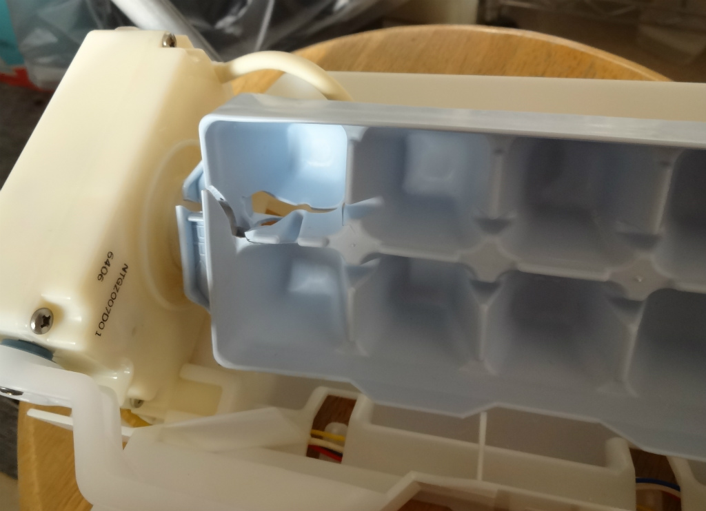 三菱製冷蔵庫の自動製氷機が故障。自力で修理 | ツーサイドアップが最強