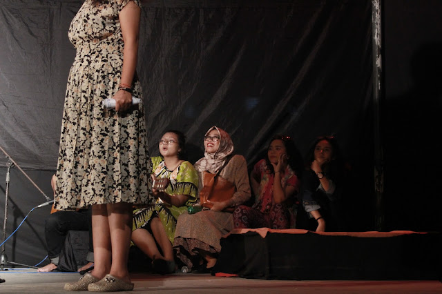Nyonya Nyonya Wisran Hadi: teraseni.com Nyonya Nyonya Wisran Hadi: teraseni.com