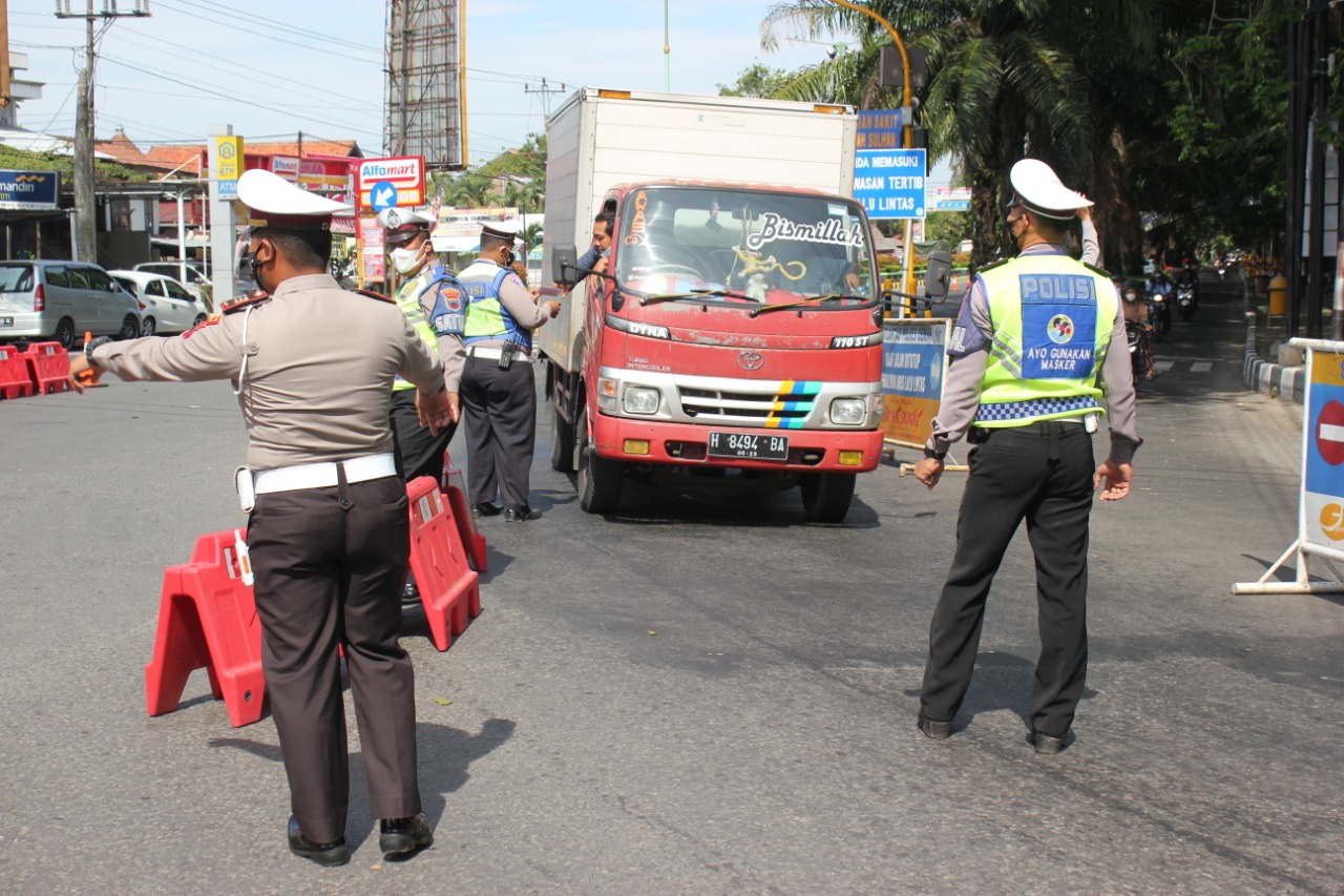 Polisi Perketat Akses Masuk Demak, Pengendara Wajib Tunjukan STRP 1 IMG 20210717 WA0014