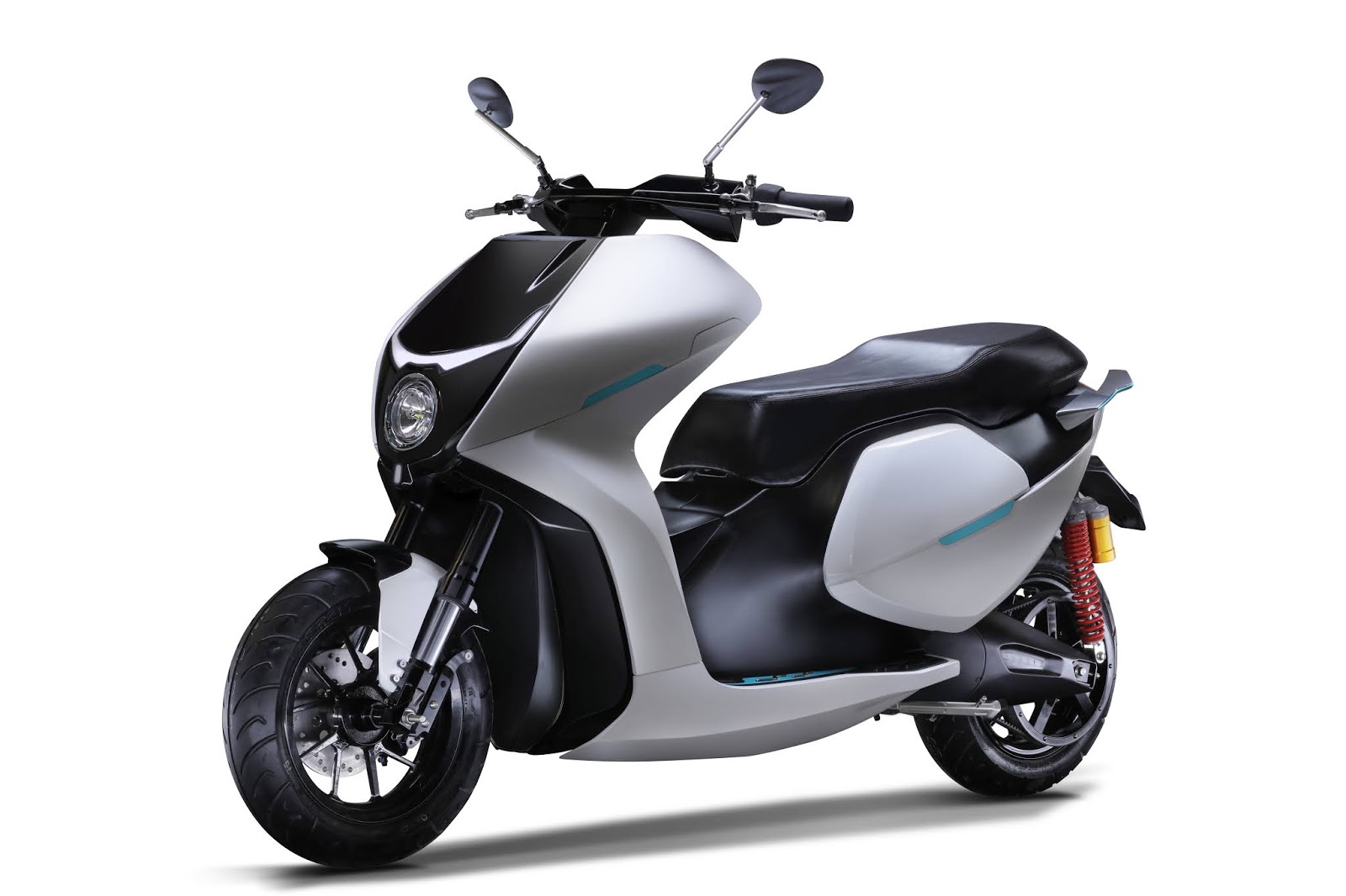 Everve Motors EF1 Luxury Electric Scooter eNidhi India Travel Blog