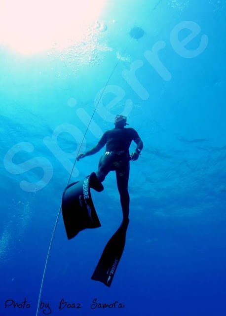 Spierre Custom Carbon fins, Alon Rivkind, Freediving Israel, Boaz Samorai