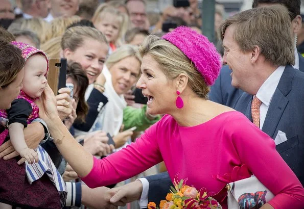 Dutch Queen Maxima wore Natan floral print skirt, Natan floral clutch bag, Natan fuchsia shoes and Natan fuchsia top