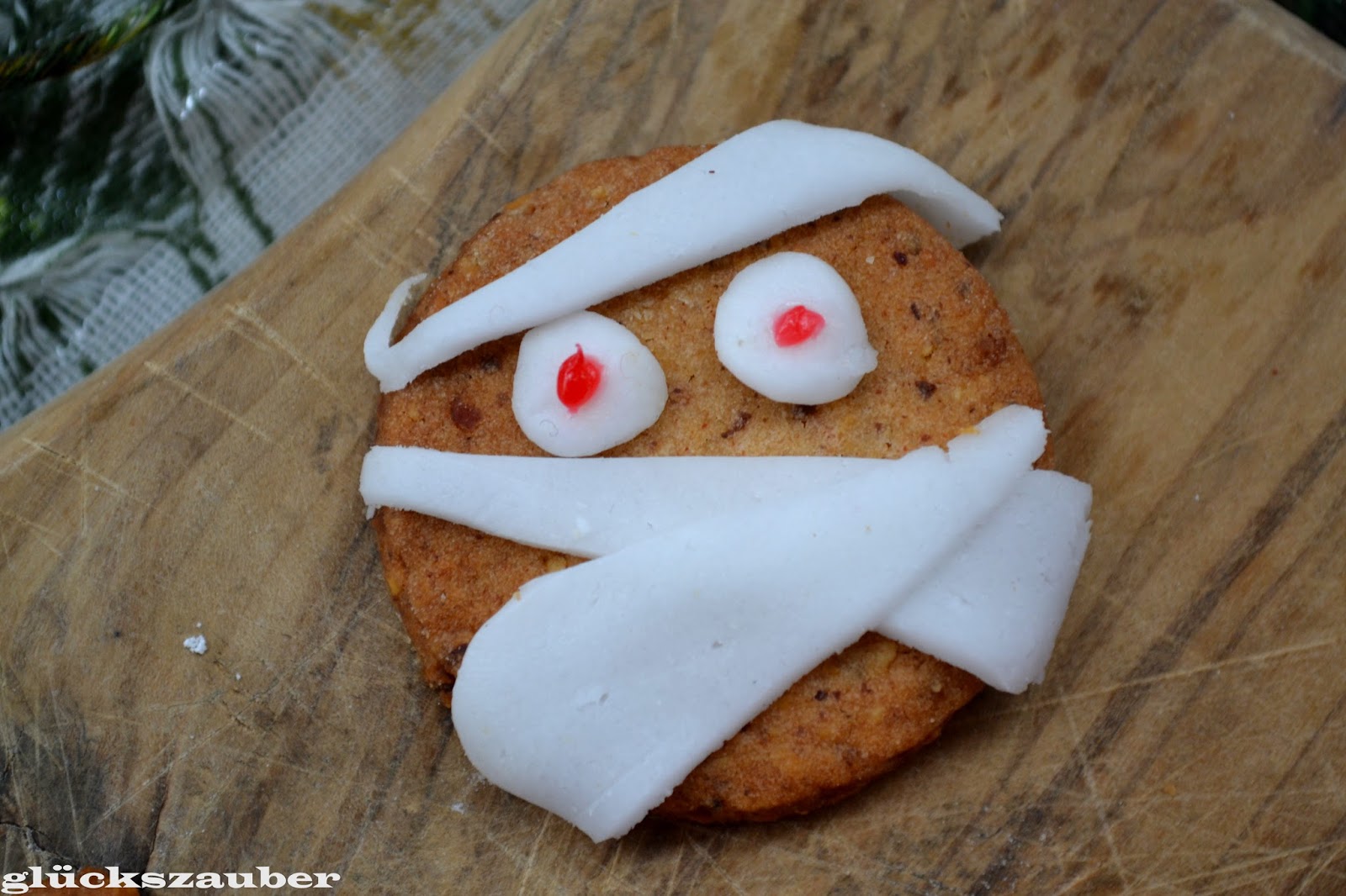 glückszauber : Halloween: Finger-Kekse, Mumien-Kekse und Cakepops im ...