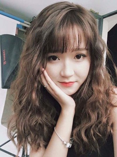 Tóc ngang vai cho mặt dài gầy