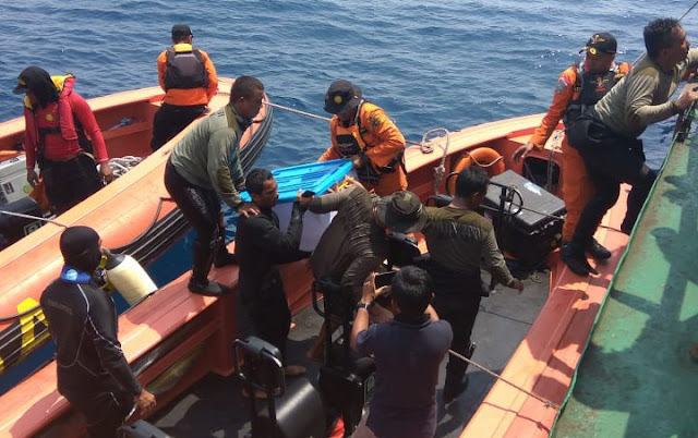 Akhirnya Black Box Lion Air JT 610 Ditemukan dan Sudah Diangkat, Begini Kondisinya