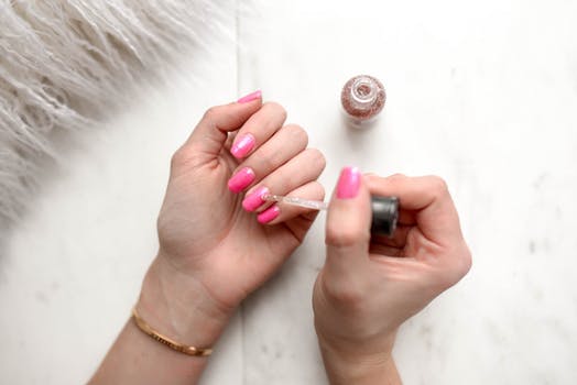 How to Easily Whiten Your Nails How to Easily Whiten Your Nails