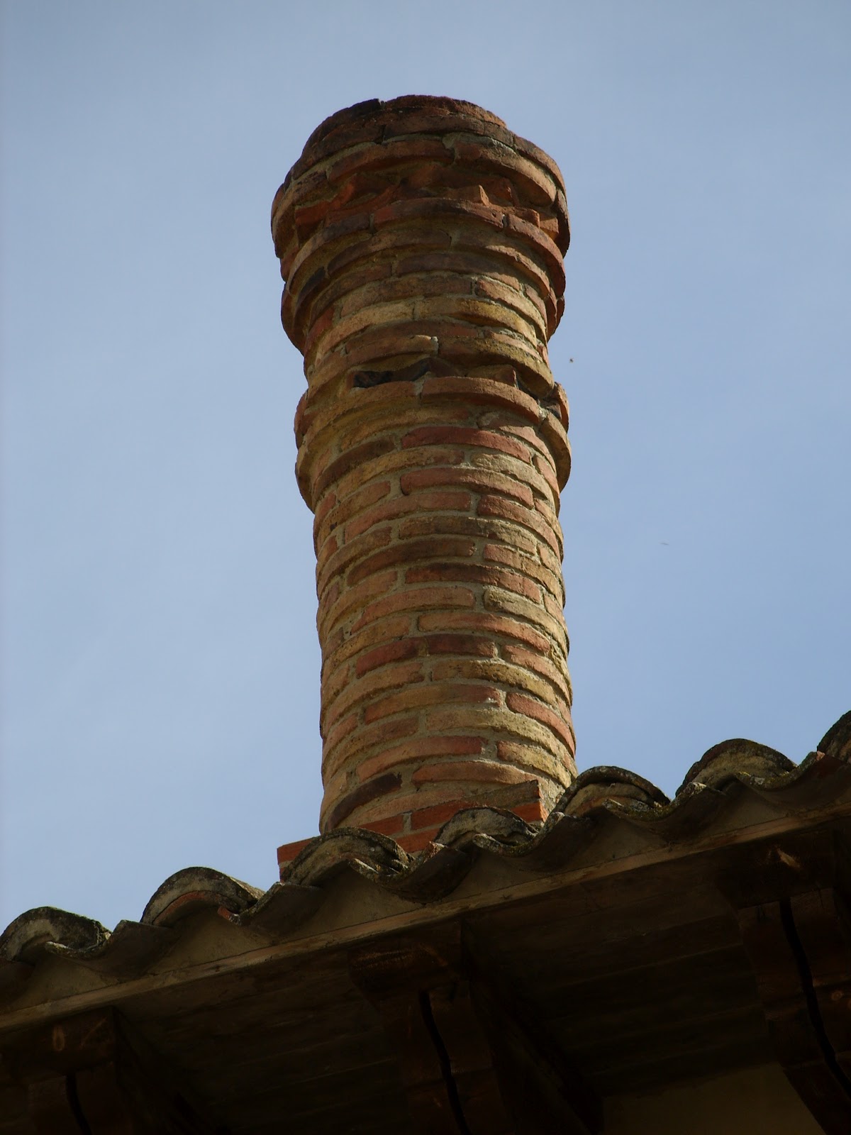 TURISMO ASTUDILLO: ELEMENTOS SINGULARES: NUESTRAS CHIMENEAS