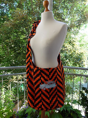 Knotentasche, Angies Kleiderschrank