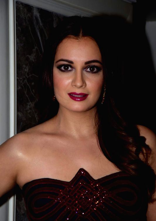 Model Dia Mirza Hot Looking Photos In Maroon Top Actress Doodles Check out dia mirza latest hot photoshoot for wild stone ad. model dia mirza hot looking photos in
