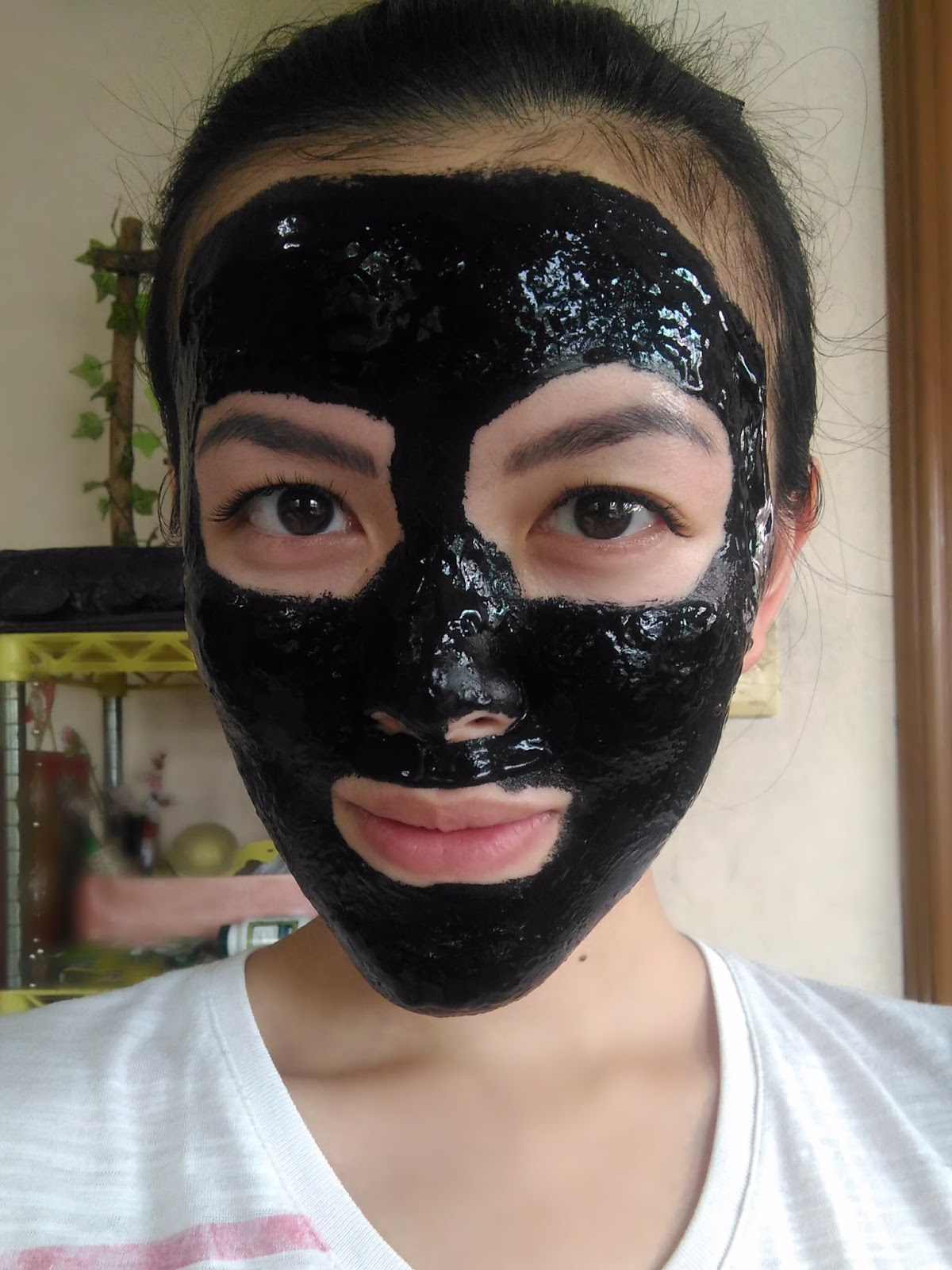 После черной маски. Маска Black Clay Mask. Скромная чёрная маска. Смешная чёрная маска косметическая.