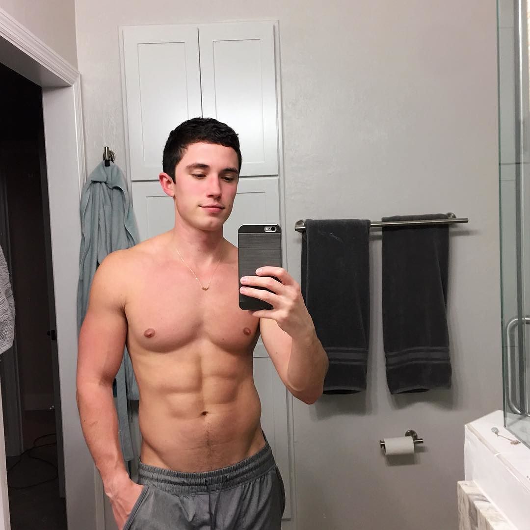 shirtless-young-fit-teen-hunk-selfie