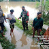 Babinsa Koramil 05/LA Bersama PLT.Wali Nagari dan Staf Pantau Titik Banjir di Wilayah Binaan