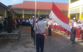 Babinsa Kelurahan Tanjung Uncang Menjadi Pembina Upacara Bendera Di SD&SMP Swasta Yayasan Mashita Batam.