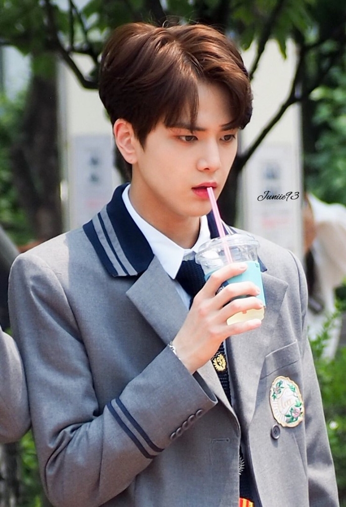 최애음료 vs 최애의 음료 어떤걸 마셔야할지 고민됨ㅋㅋ | 인스티즈