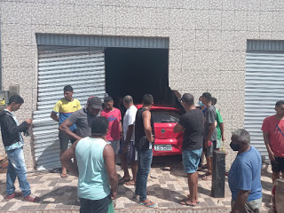 Carro invade loja em Joselândia O acidente de trânsito ocorreu na manhã deste sábado (05), por volta das 11h30min, na rua Matheus Gomes no centro de Joselândia