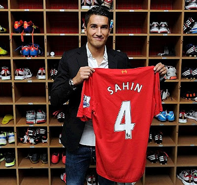 Nuri Sahin with the Liverpool jersey number 4
