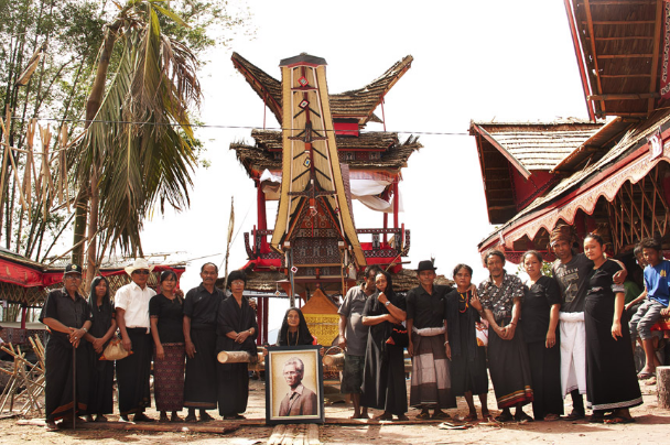 Tradisi Pemakaman Oleh Suku Minahasa - Informasi Wisata dan Kuliner