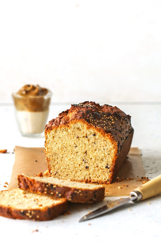 Tahini sesame seeds cake