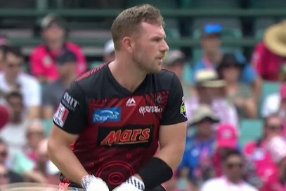 Aaron Finch is batting without a helmet